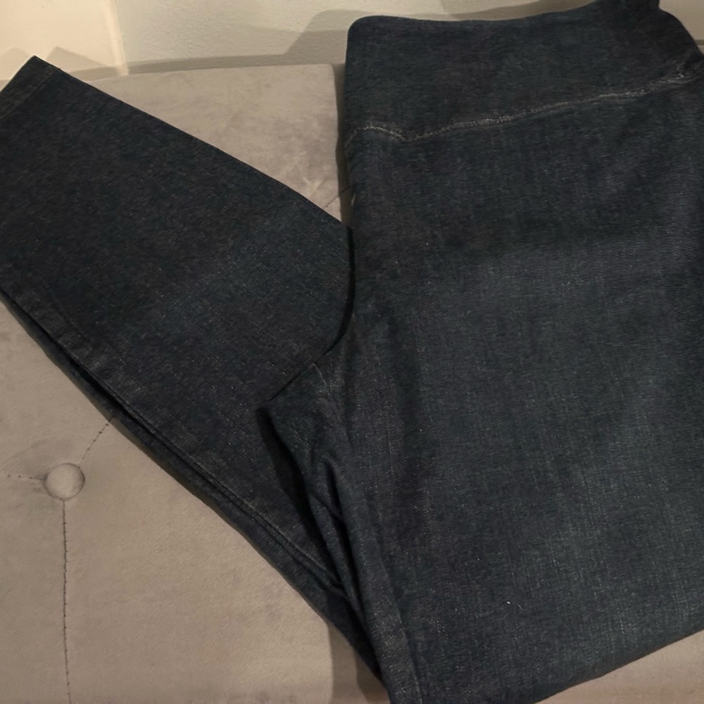 2 jeans very soft new without tags Black & white house